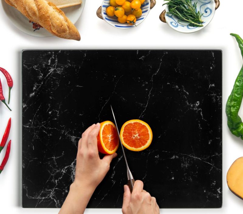 Tabla de cortar de vidrio Kitchenville 51 × 41 cm efecto mármol negro
