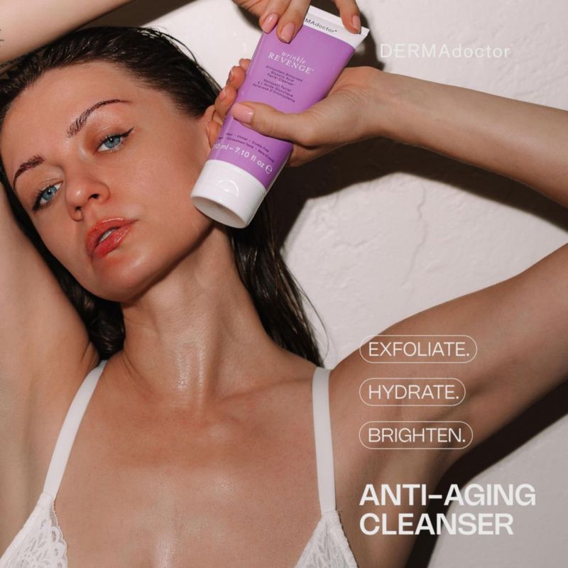 Limpiador facial DERMAdoctor 210 ml con ácido glicólico antiarrugas