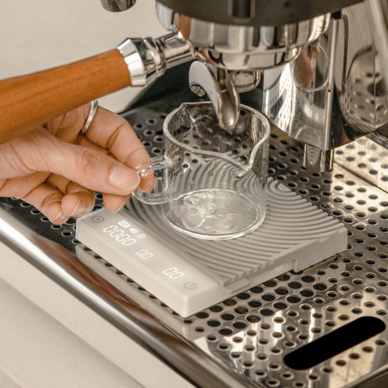 Balanza de café TIMEMORE Mini 2 kg blanca con temporizador
