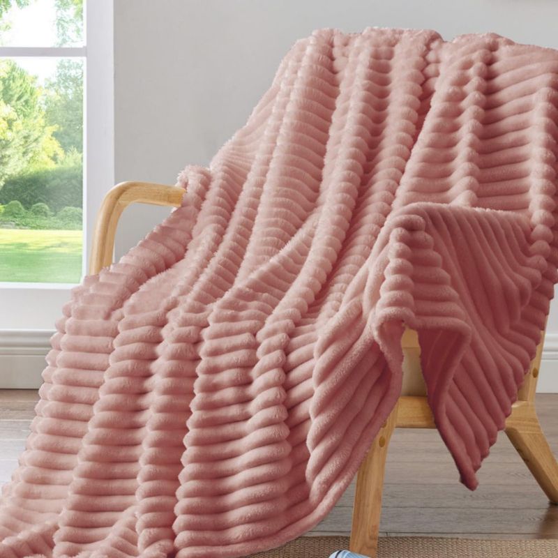 Manta BEDELITE Twin 152 cm Rosa Empolvado Acanalada de Vellón