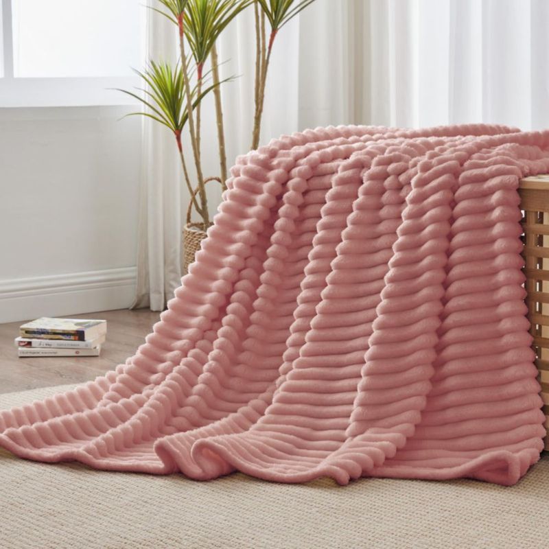 Manta BEDELITE Twin 152 cm Rosa Empolvado Acanalada de Vellón