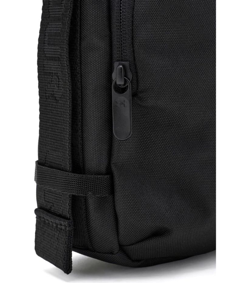 Bolso Under Armour 4L Negro Impermeable