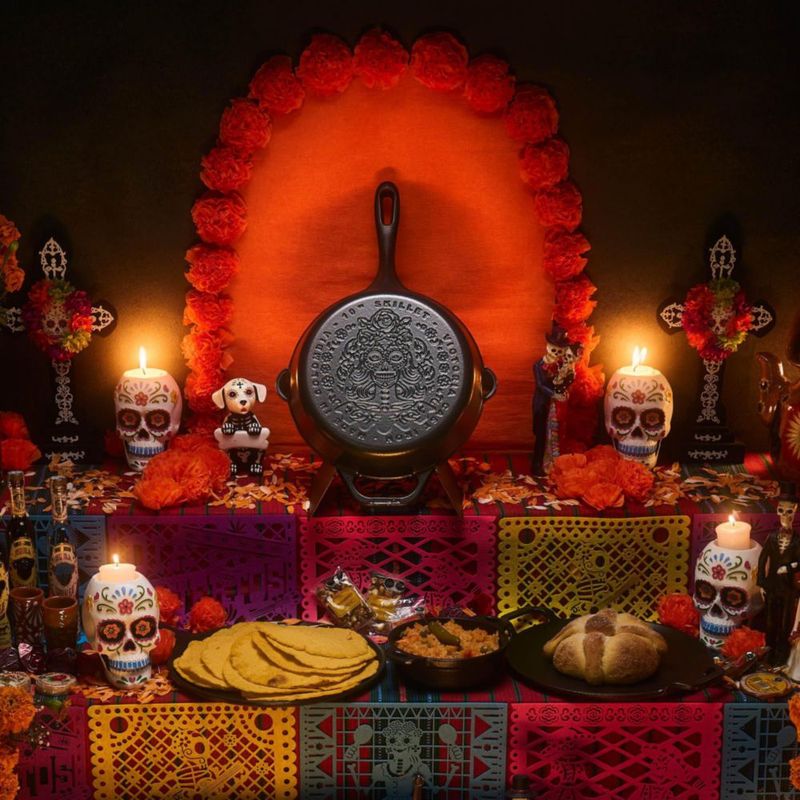 Sartén de hierro fundido Victoria 25 cm con diseño La Catrina