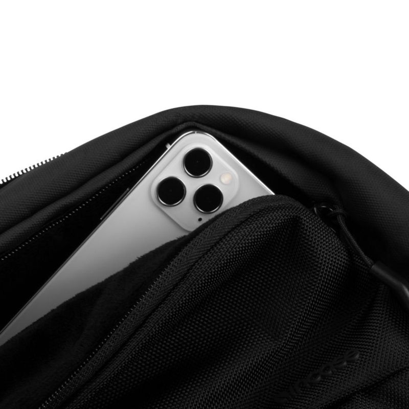 Mochila Incase Compact City 18L Negra 16" Portátil