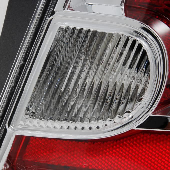 Luz trasera AKKON para Nissan Sentra 07-09 cromo/rojo