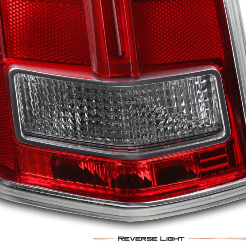 Luz trasera AKKON Chrysler 300 2011-2013 cromo/rojo