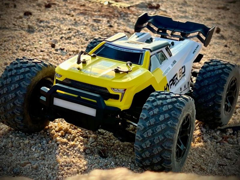 Camión RC Fenamx MJX Hyper Go 1/14 4WD sin escobillas