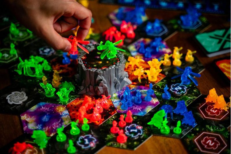 Juego de mesa Renegade Nexus Ops – Miniaturas alienígenas para 2‑4 jugadores