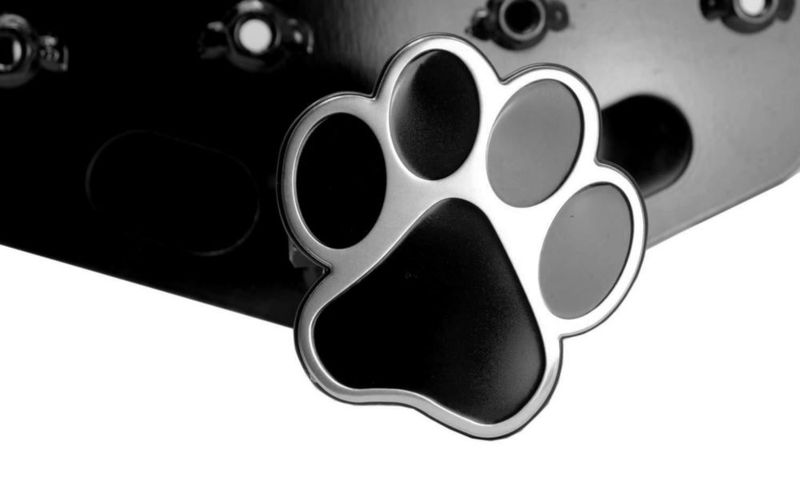 Cubierta para enganche LFPartS de 5 cm con huella de perro cromada
