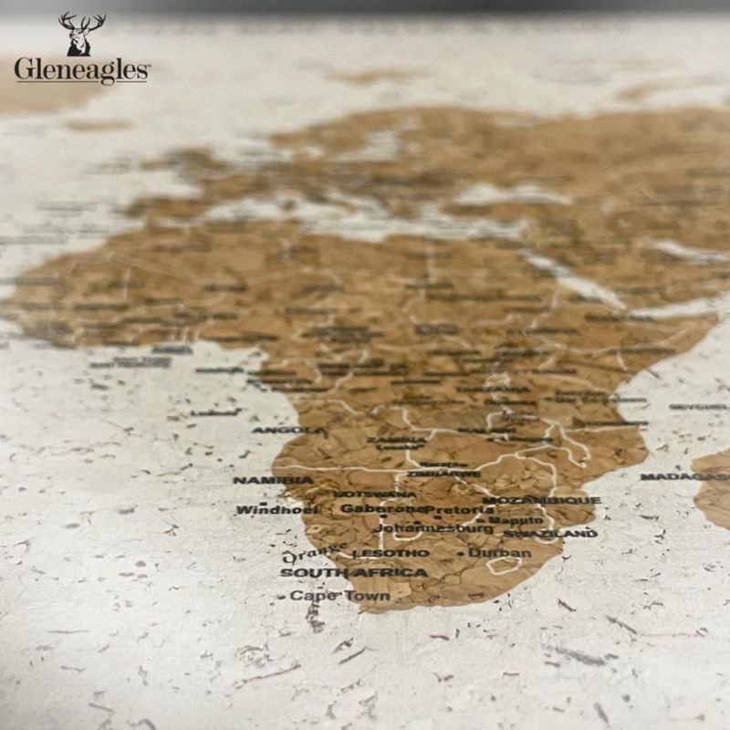 Tablón de corcho gris Cello 54 × 36 cm – Mapa del mundo con 70 chinchetas