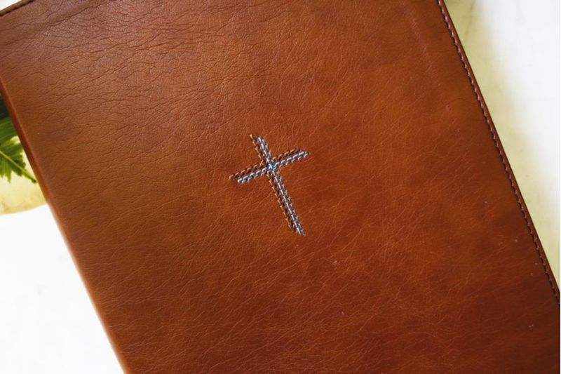 Biblia de estudio Zondervan NVI de letra grande con cubierta de cuero suave