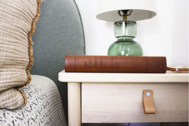 Biblia de estudio Zondervan NVI de letra grande con cubierta de cuero suave