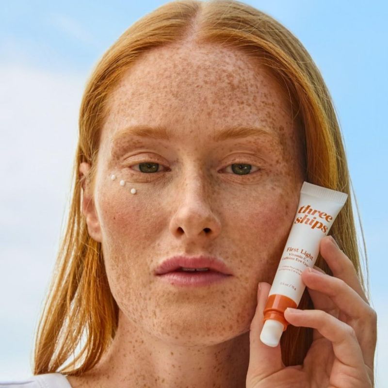 Crema para el Contorno de Ojos Three Ships 15 g Vitamina C + Cafeína