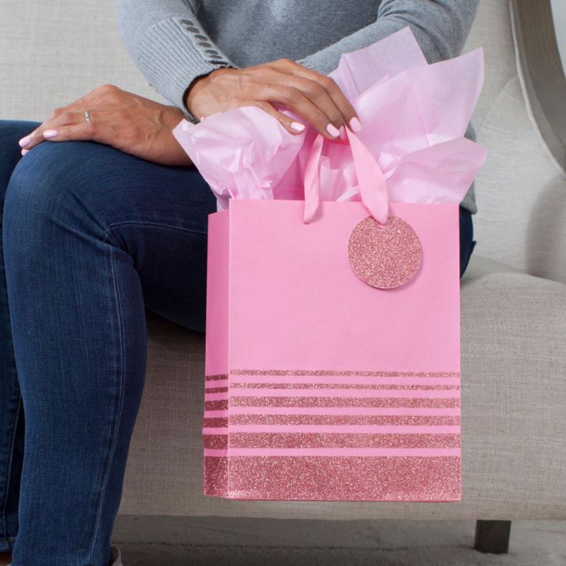 Bolsa de Regalo Hallmark 23 cm con Rayas de Purpurina Rosa y Papel de Seda