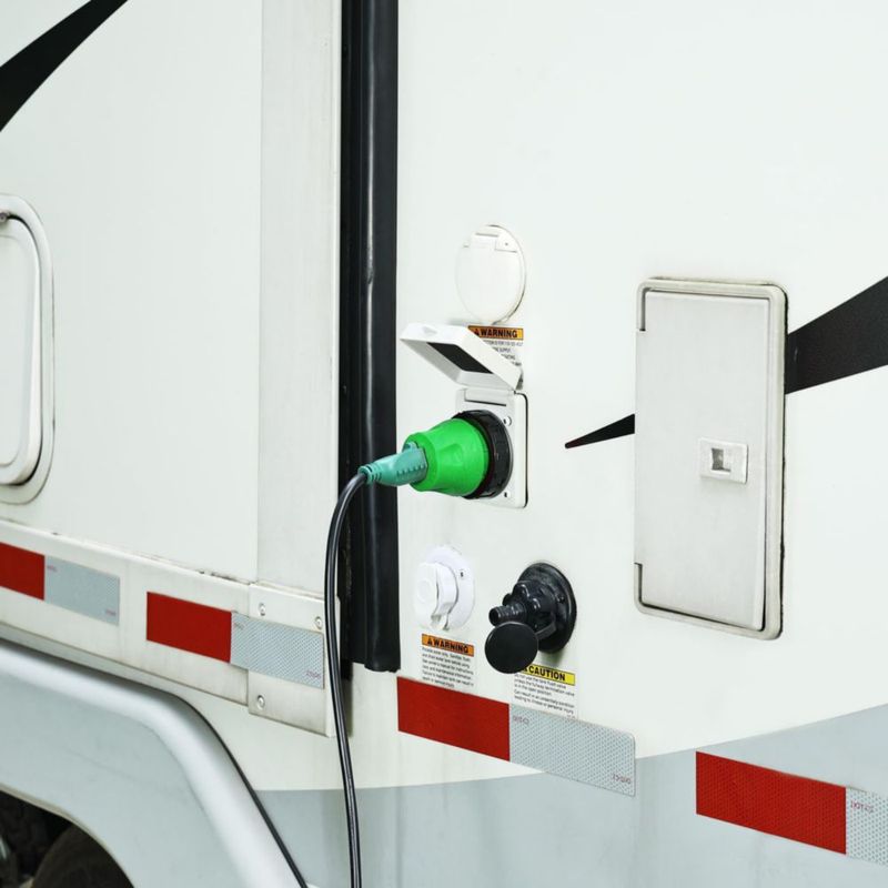 Adaptador RVGUARD 15A a 30A 125V 1875W verde