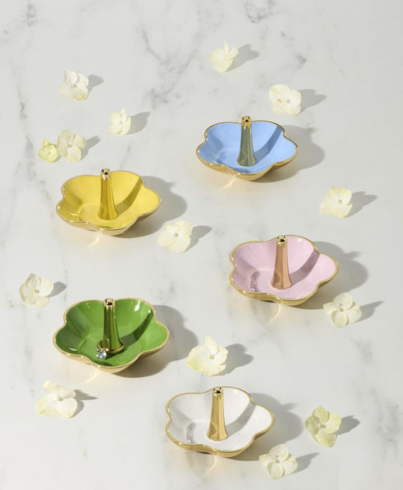 Plato para anillos Kate Spade New York Make It Pop verde de 5 cm con acabado dorado