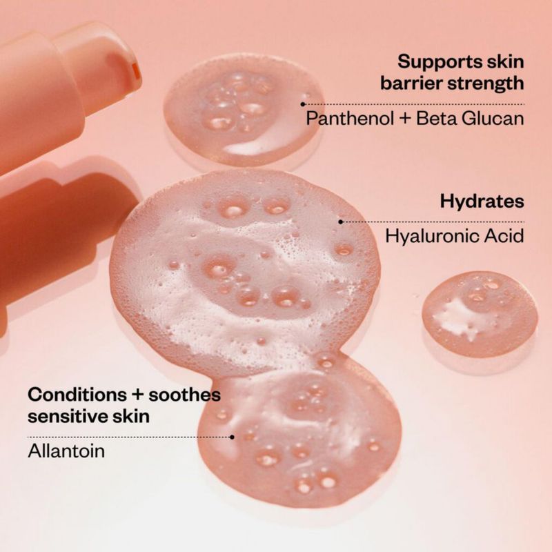 Gel limpiador Kosas Plump + Juicy Comfy Clean con ácido hialurónico