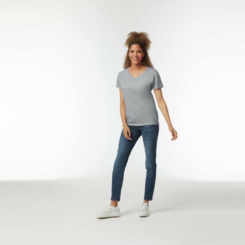 Camiseta de mujer Gildan cuello en V juego de 2 blanca talla mediana