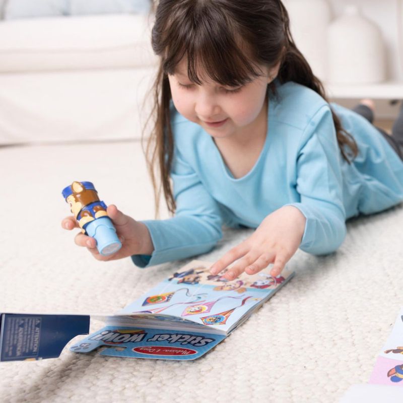 Libro de pegatinas Melissa & Doug PAW Patrol Chase WOW!