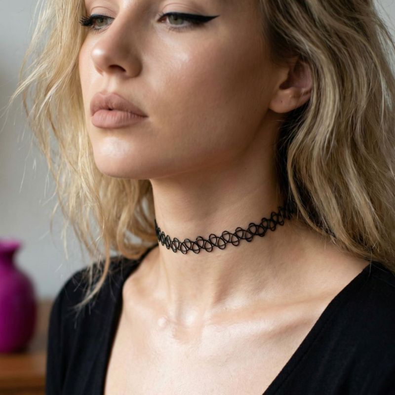 Set de 12 collares tipo choker coloridos estilo años 90 de PAGOW