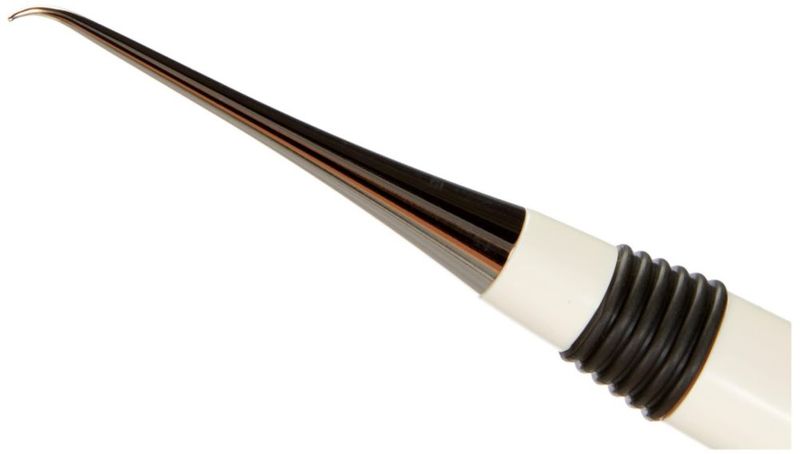 Punzón curvo Clover blanco/plata para costura