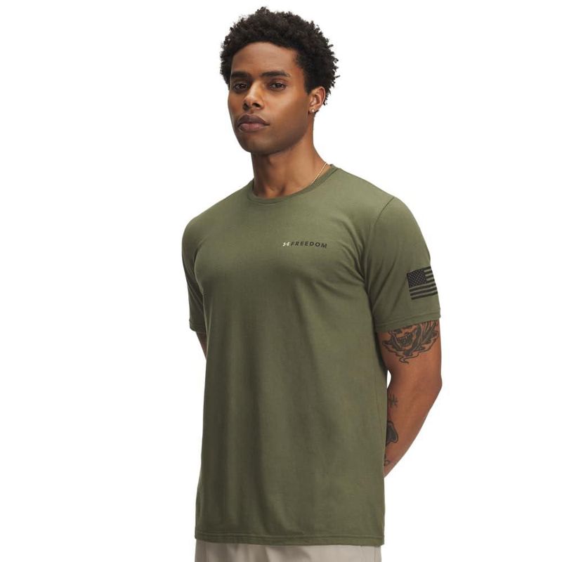Camiseta Under Armour Freedom Banner de manga corta talla L color Verde OD Marino/Negro