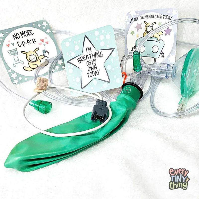 Tarjetas de Hitos para la UCI Neonatal – Every Tiny Thing