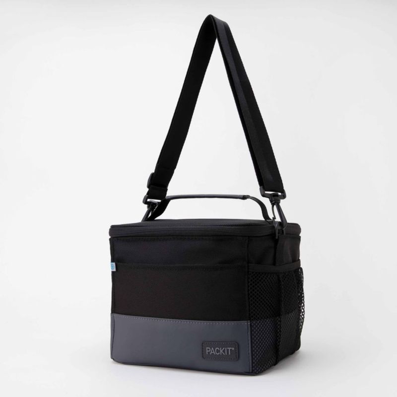 Lonchera PackIt 24x21x20 cm Negra/Gris con Correa Cruzada