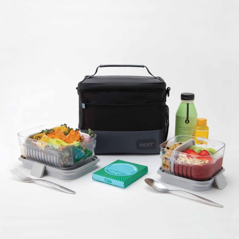 Lonchera PackIt 24x21x20 cm Negra/Gris con Correa Cruzada