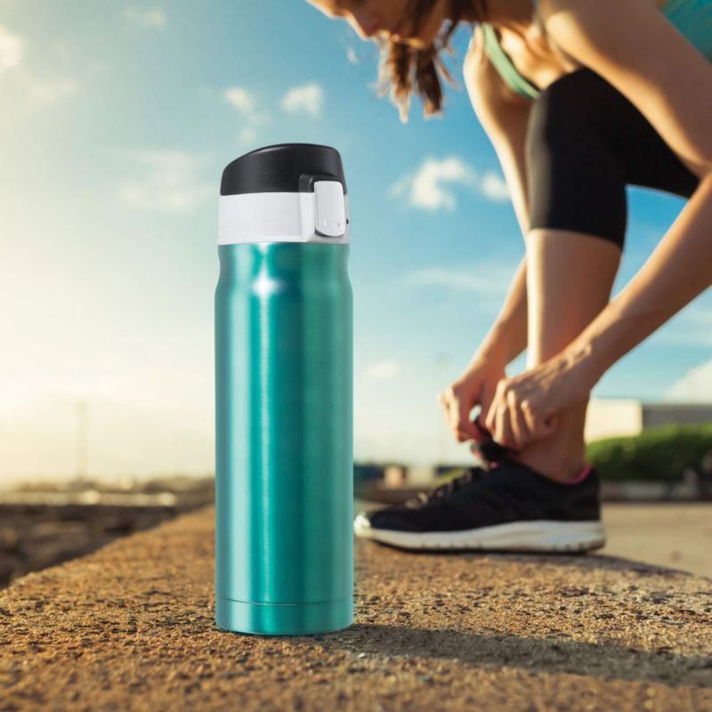 Botella de Agua Oggi 500 ml Acero Inoxidable Aislada