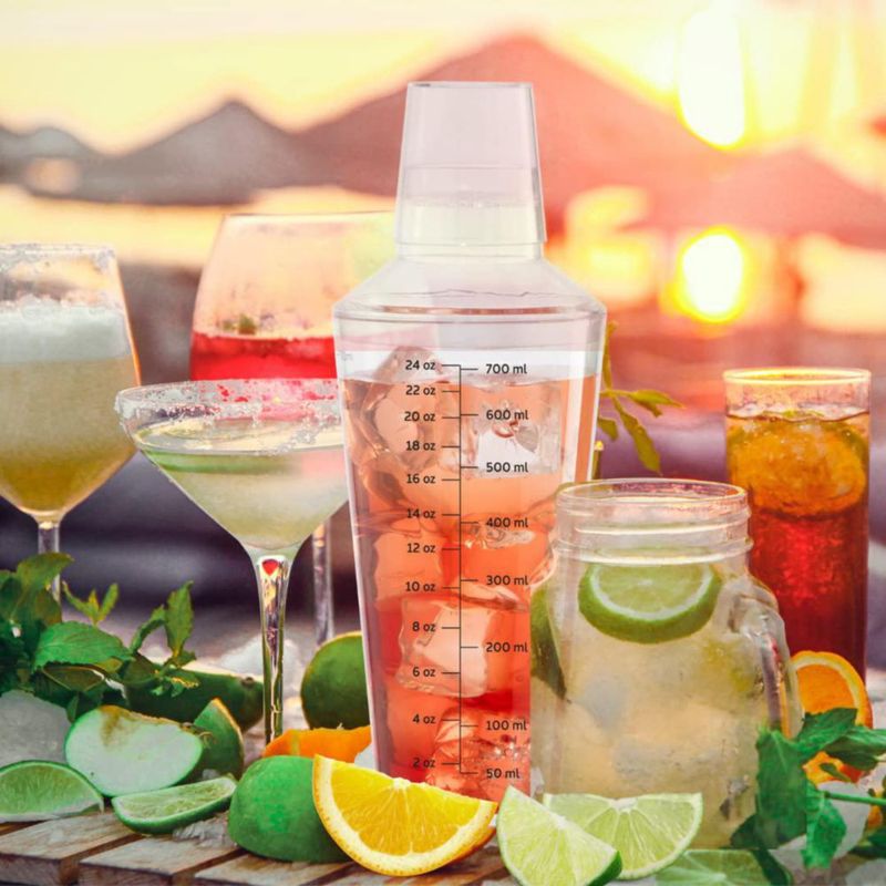Coctelera Oggi 700 ml de plástico transparente con colador