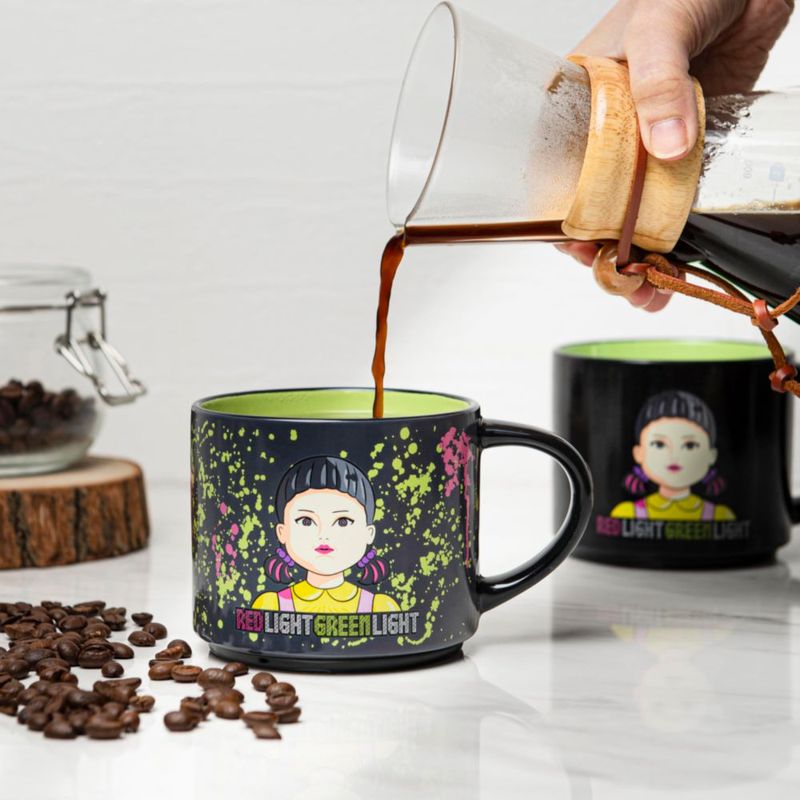 Taza de café Zak Designs 510 ml Squid Game con cambio de color