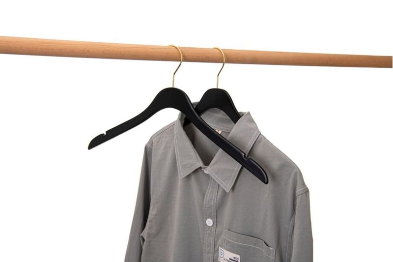 Perchas de ropa Quality Hangers 42 cm negras paquete de 20