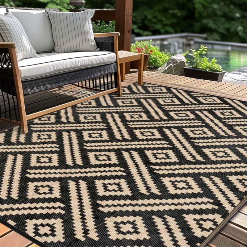 Alfombra Kalafun 152x244 cm Negro Beige para Patio Exterior