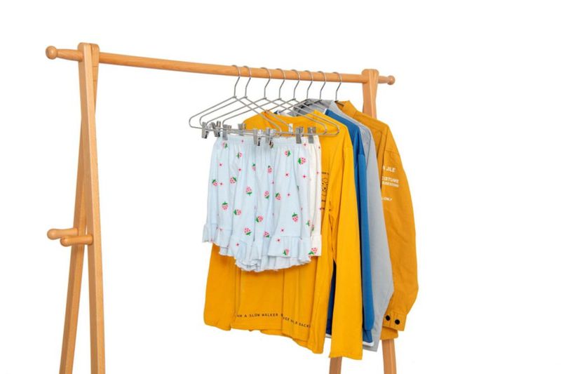 Perchas de ropa Quality Hangers 10 unidades con clips cromados
