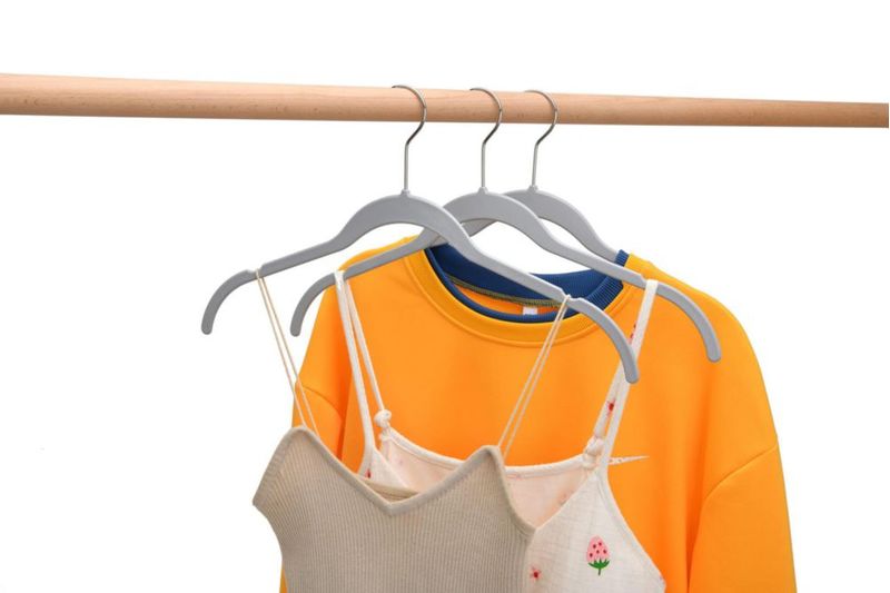 Perchas de Plástico Gris – Pack de 50 – Quality Hangers
