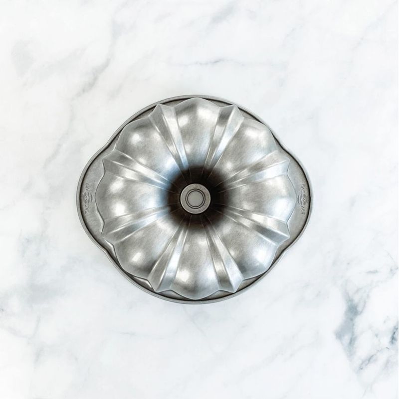 Molde para Pastel USA Pan 25 cm con Ranuras y Recubrimiento Antiadherente de Acero Aluminizado
