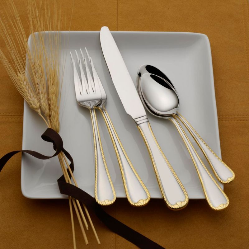 Cubertería Mikasa 65 piezas 18/10 con acentos dorados