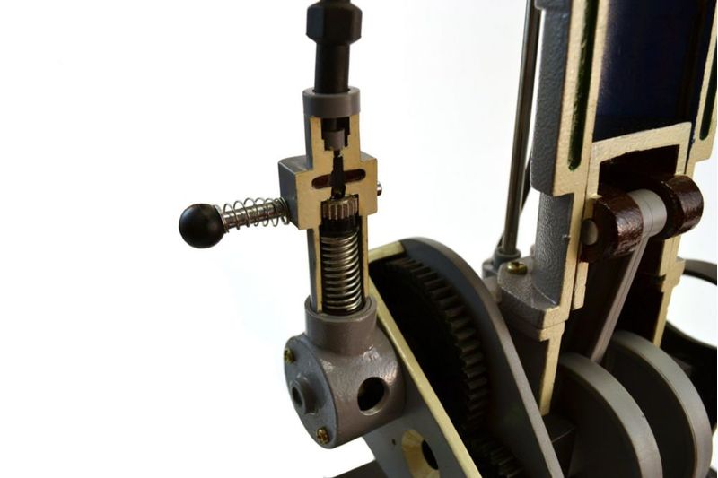 Modelo diésel EISCO 41 cm de cuatro tiempos con manivela