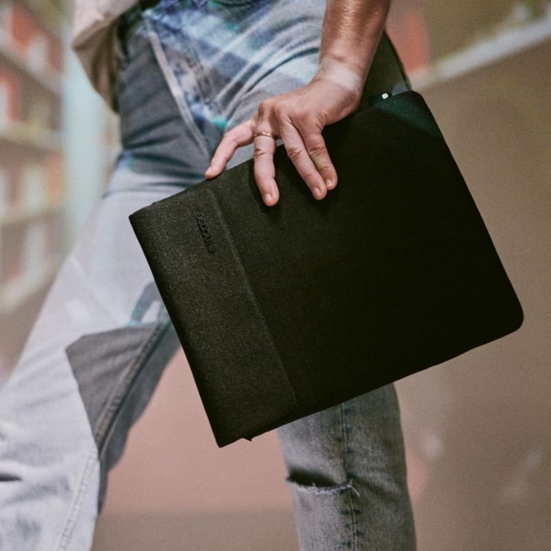 Funda Incase Crosstown para Tablet de 11" con Cierre Magnético y Bucle para Lápiz