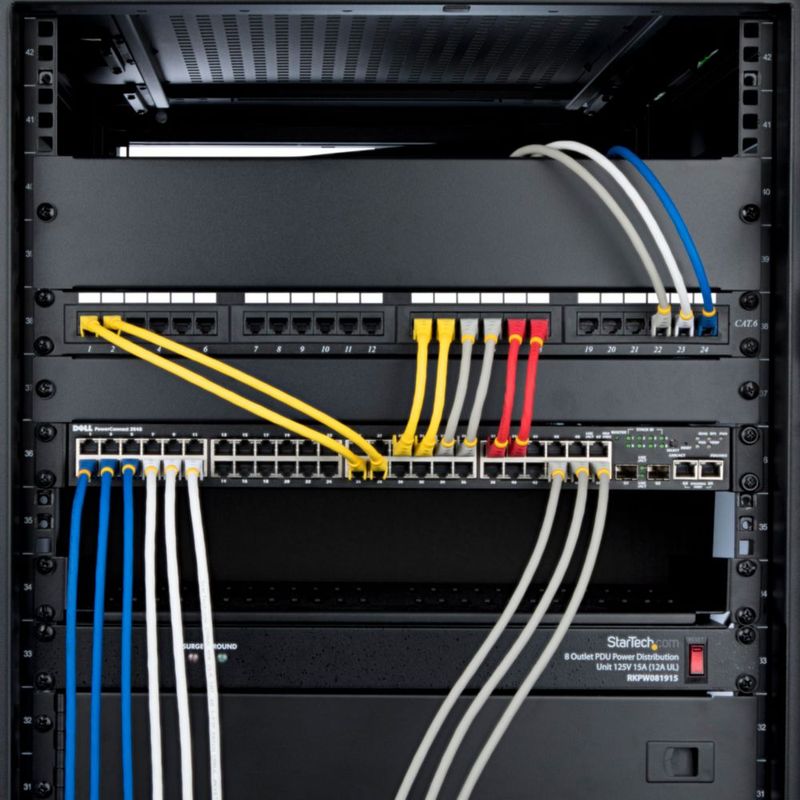 Cable Ethernet StarTech.com Cat6a 15 cm Rojo LSZH