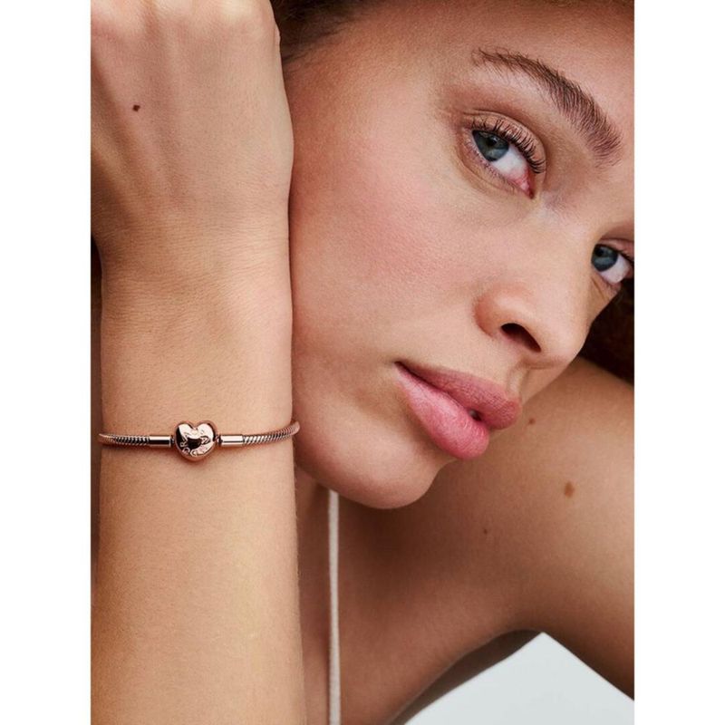 Pulsera PANDORA Moments 19 cm con cierre corazón en oro rosado
