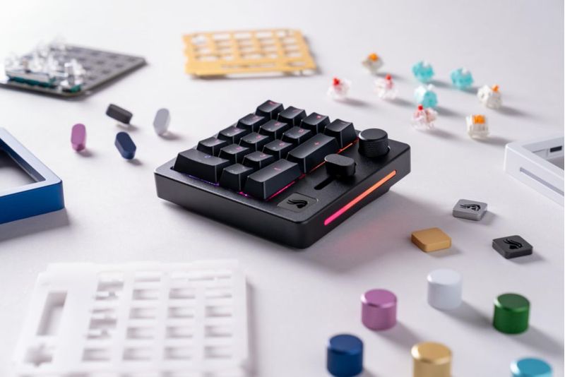 Macro Pad GLORIOUS de 10 teclas RGB con cable e inalámbrico
