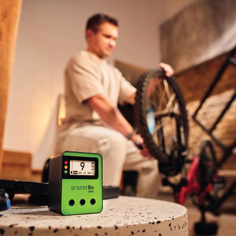 Detector de radón Aranet Radon One con lecturas cada 10 minutos – verde