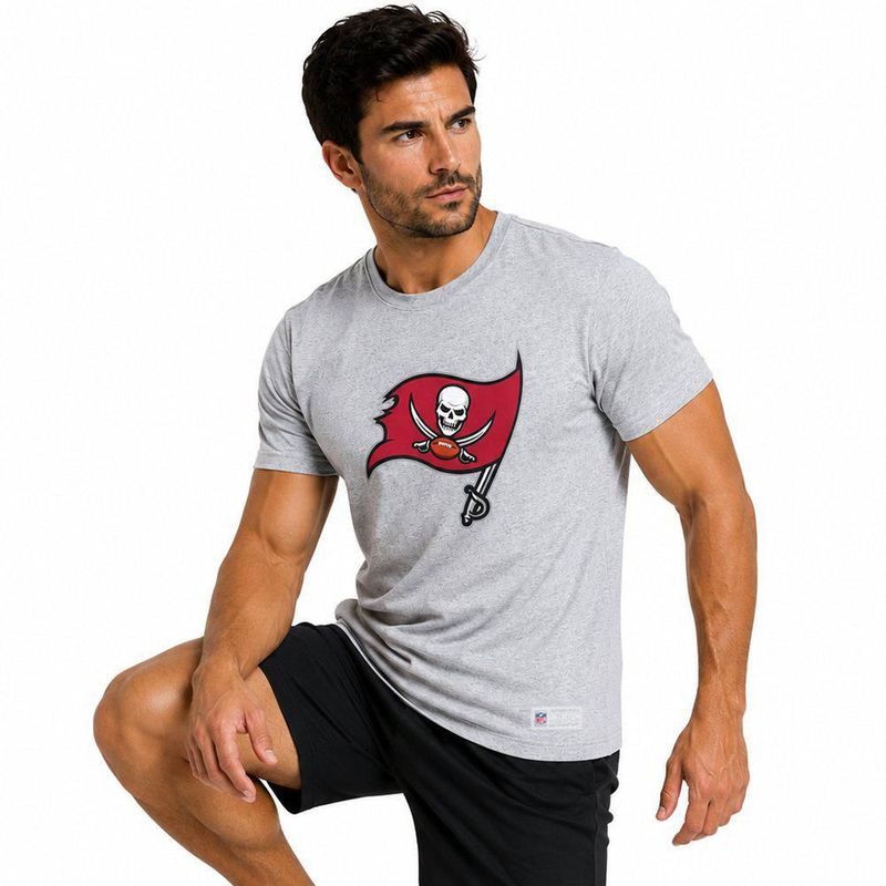 Playera Aficionado NFL Tampa Bay Buccaneers Manga Corta Gris Hombre