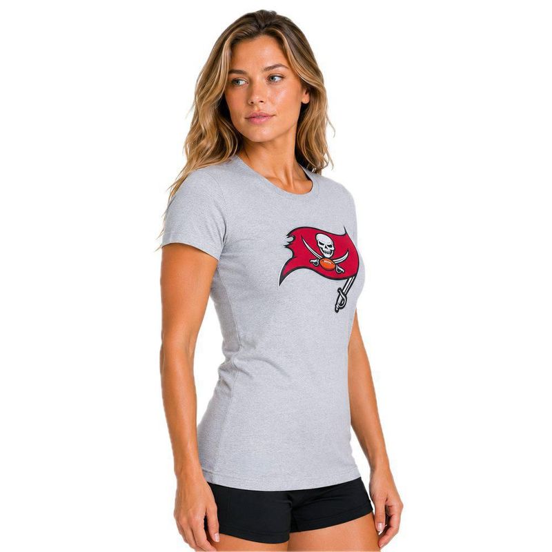 Playera Aficionado NFL Tampa Bay Buccaneers Manga Corta Gris Mujer