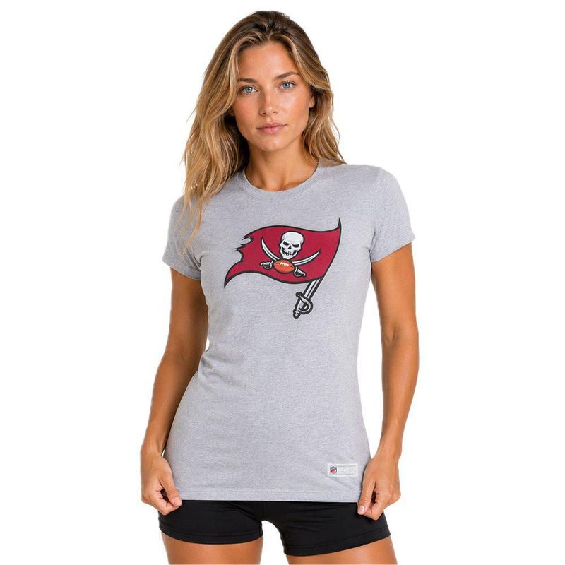 Playera Aficionado NFL Tampa Bay Buccaneers Manga Corta Gris Mujer