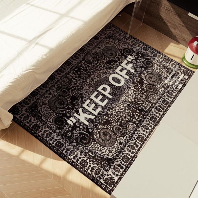 Alfombra de Área KEEP OFF 51x81 cm con Estampado Floral de Anacardo en Felpa