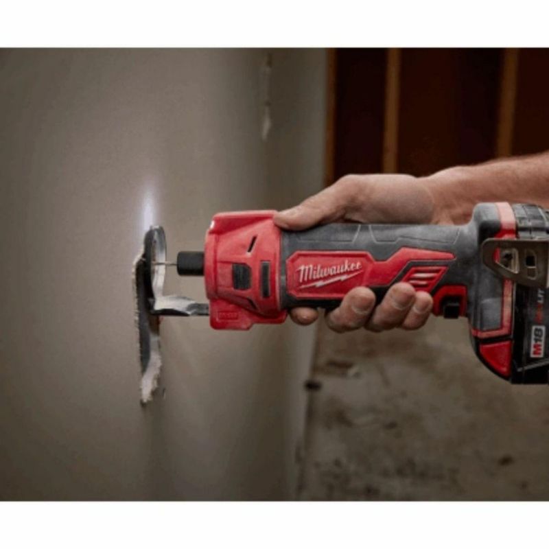 HERRAMIENTA DE CORTE M18™ MILWAUKEE TOOL 2627-20 + CARGADOR 48591810 Y BATERÍA 3A 48111835