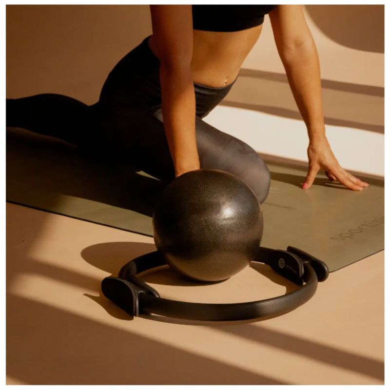 Mini Pelota Para Pilates Yoga De 25 Cm Ejercicio, Color  Negro